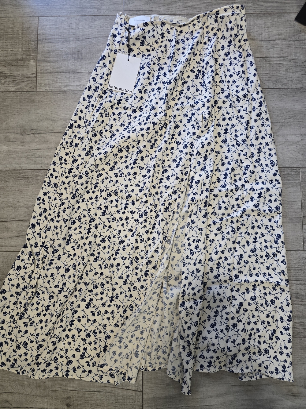 NWT Reformation Zoe Floral Midi Skirt Size 6 - Picture 3 of 3